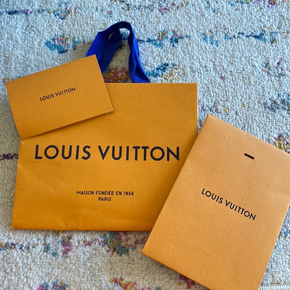 Louis Vuitton Other - Louis Vuitton paper bag set